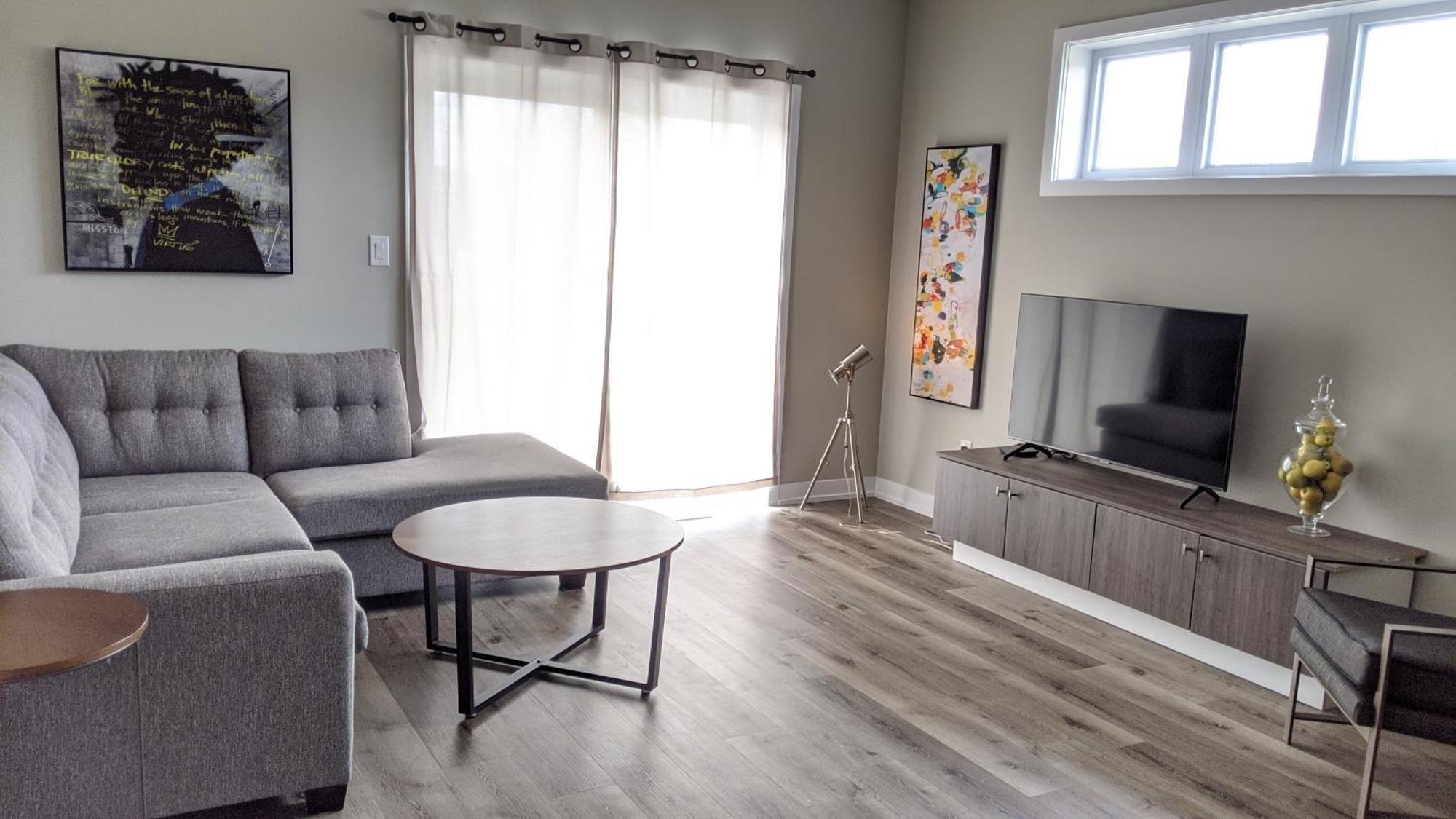 Boardwalk Homes - Executive Guest Rooms & Townhomes Kitchener Exterior photo